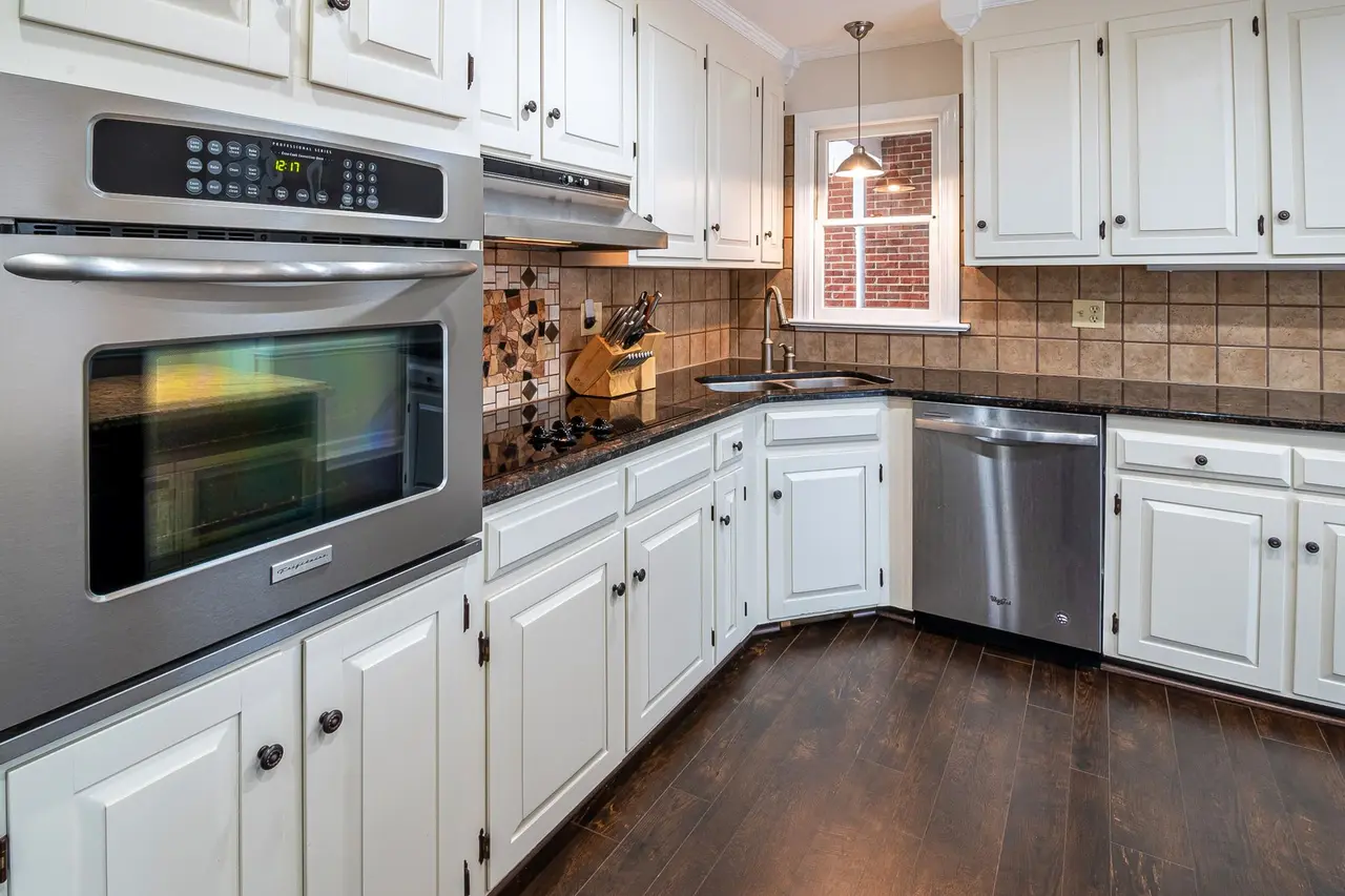 Cabinet Refinishing in Indiana